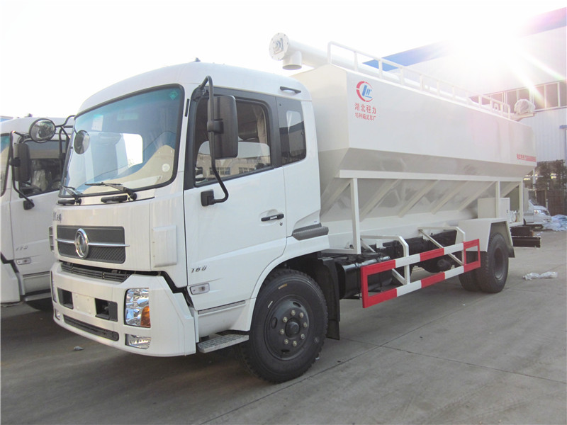 散裝<a href=http://www.hqcaifu.cn/siliaoche/ target=_blank class=infotextkey>飼料車(chē)</a>圖片展示