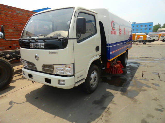  東風(fēng)福瑞卡道路清掃車（<a href=http://www.hqcaifu.cn/saoluche/ target=_blank class=infotextkey>掃路車</a>）
